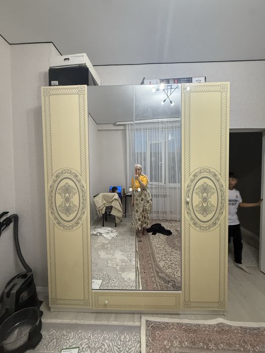 Продается мебельный шкаф