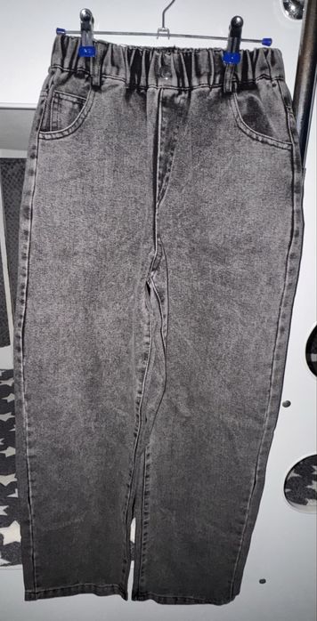 Продам джинсы на девочку