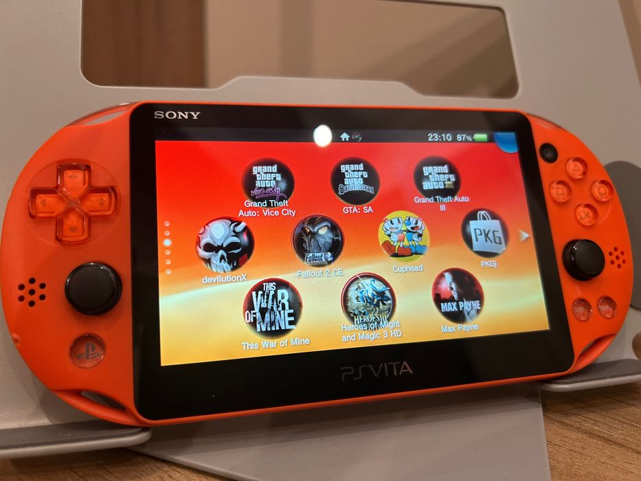 Sony PS Vita modat + jocuri