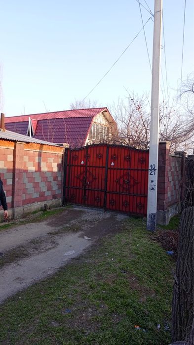 Продам два дома на одном участке