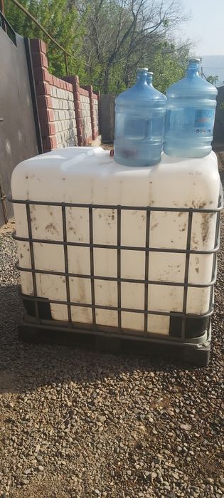 Срочно продам питьевой ёмкость 1 тонна