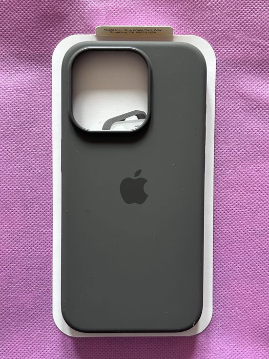 Новый матовый чехол на iPhone 15 Pro