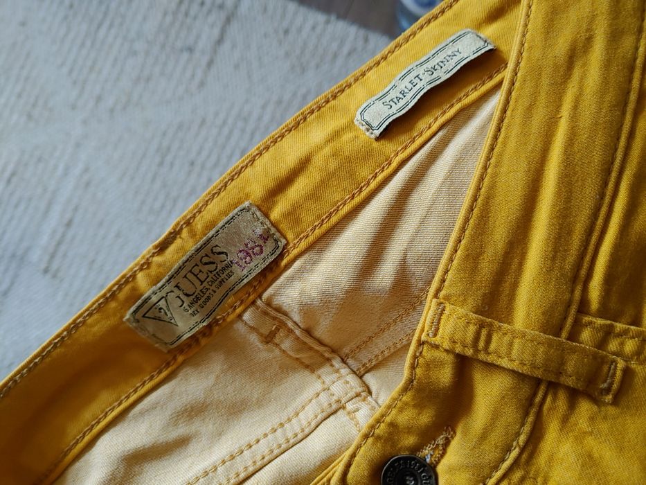 Панталон Guess - цвят горчица