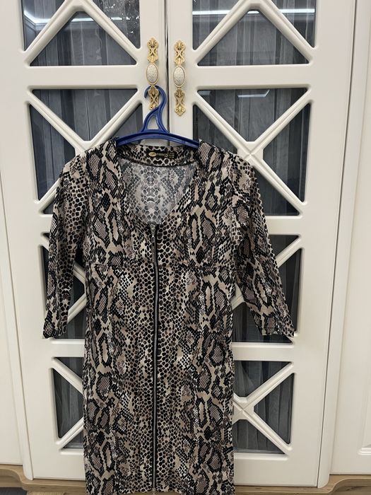 Сорчно продам платья