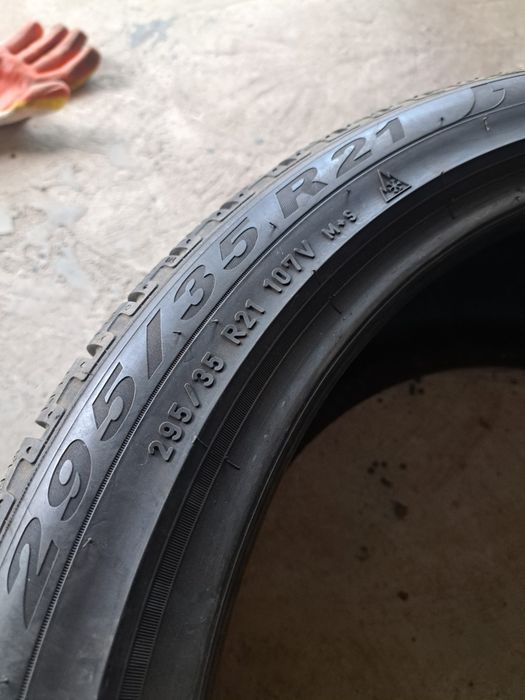 2 anvelope iarnă 295 35 r21 Pirelli
