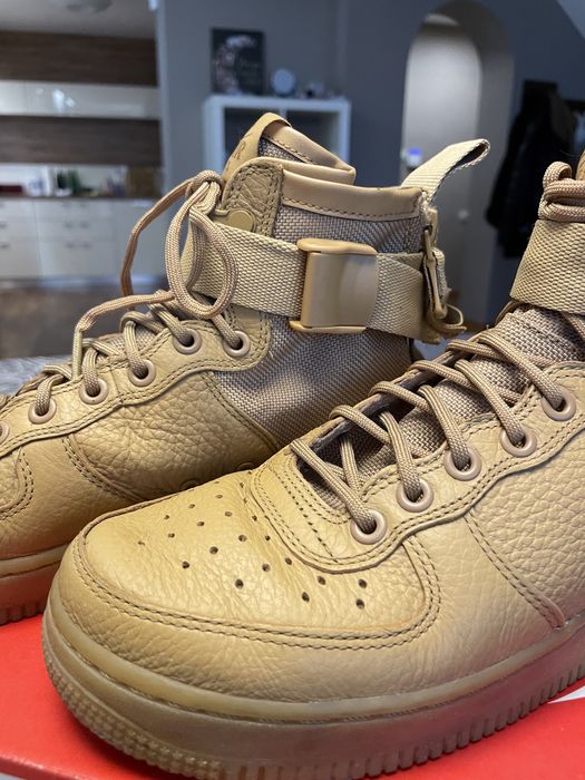 Limited Retro Nike Air Force 1 Mid