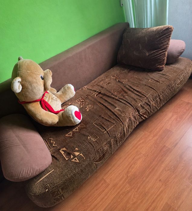 Продаваме диван разтегателен ,има и още един, който не е разгъвателен.