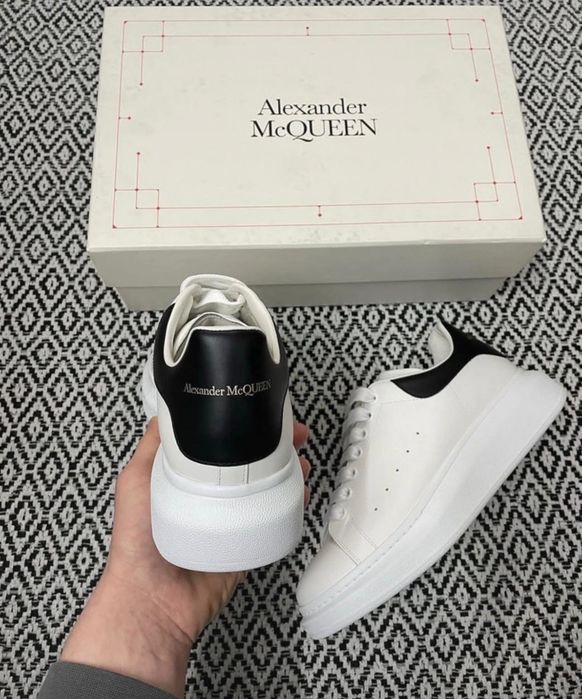 Alexander McQueen la DOAR 249 LEI