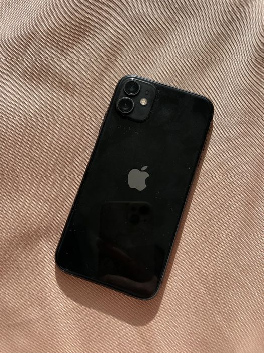 Продам айфон 11 на 128 гб