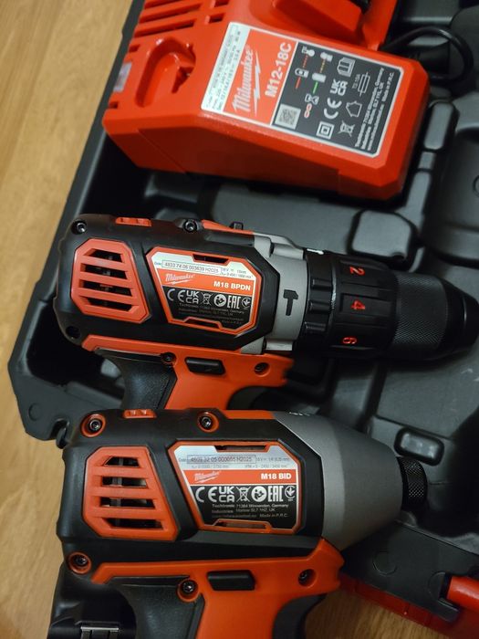 Milwaukee Set Autofiletante :  Percutie si Impact  + Flex(polidisc)