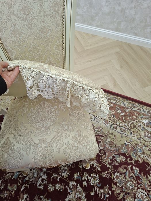 Продаётся стол стул 16 шт с накидками
