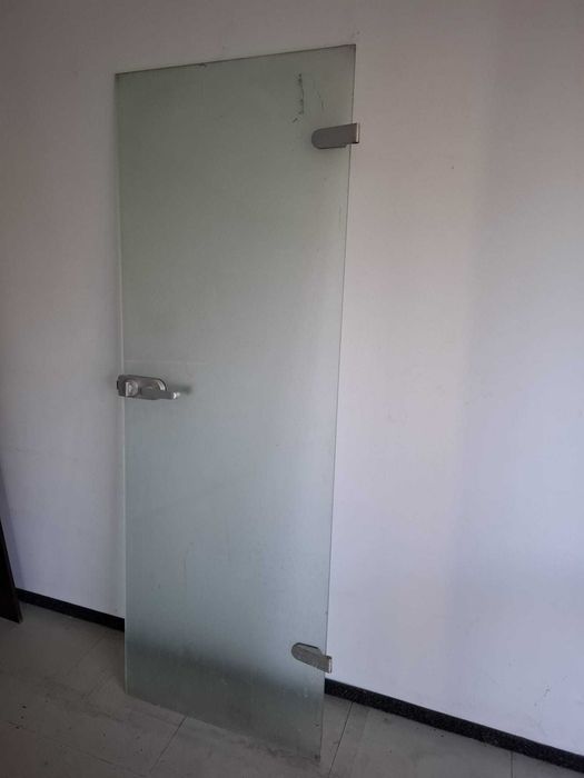 Стъклена врата, с брава