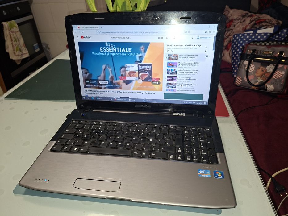 Medion E6226 cu Intel i3, 6 gb ram, Windows 10,bun muzică, filme