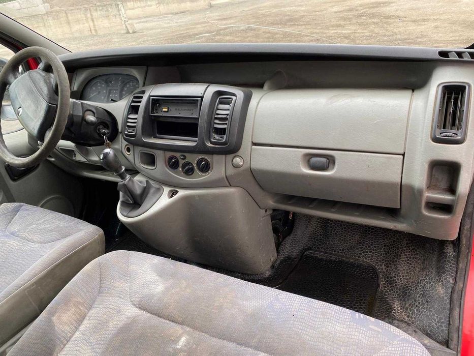 dezmembrez Renault trafic 1.9 dci cod motor F9Q , F9K/usi spate trafic