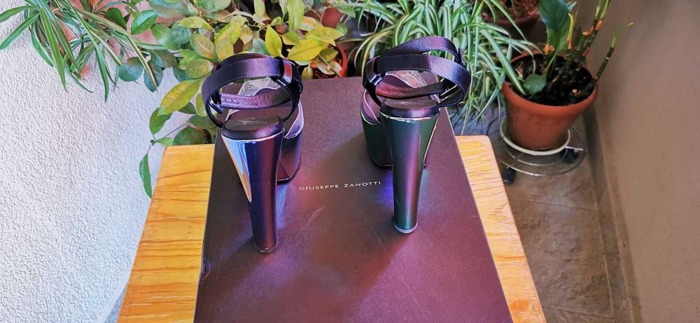 Оригинални маркови дамски обувки GIUSEPPE ZANOTTI - 37 номер