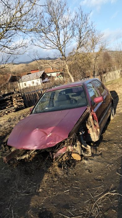 Vând caroserie sau dau la fier vechi