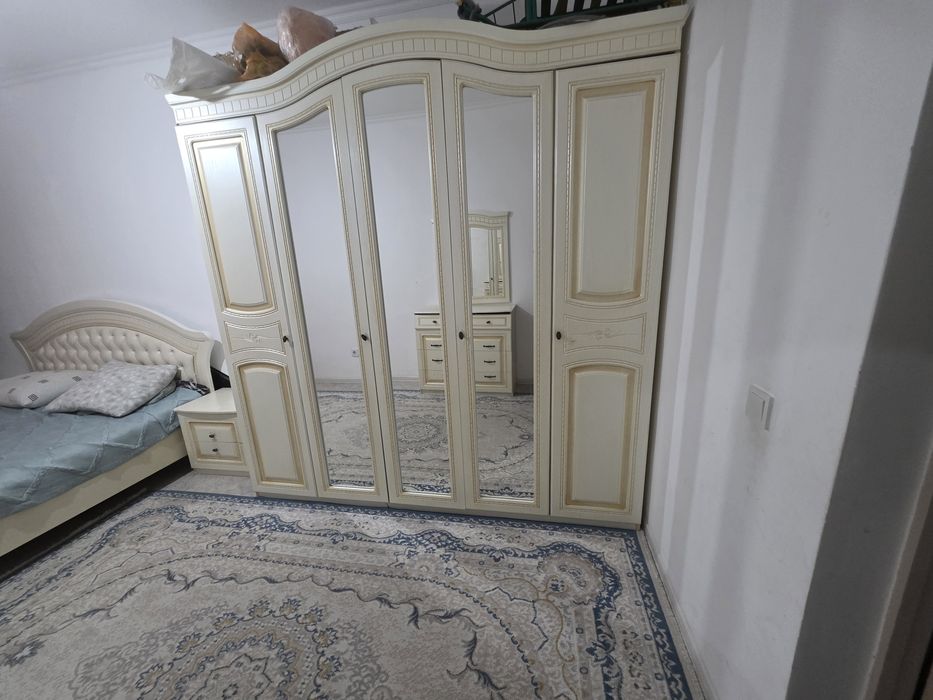Продам спальный гарнитур