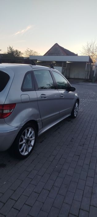 Vând Mercedes b 180clas