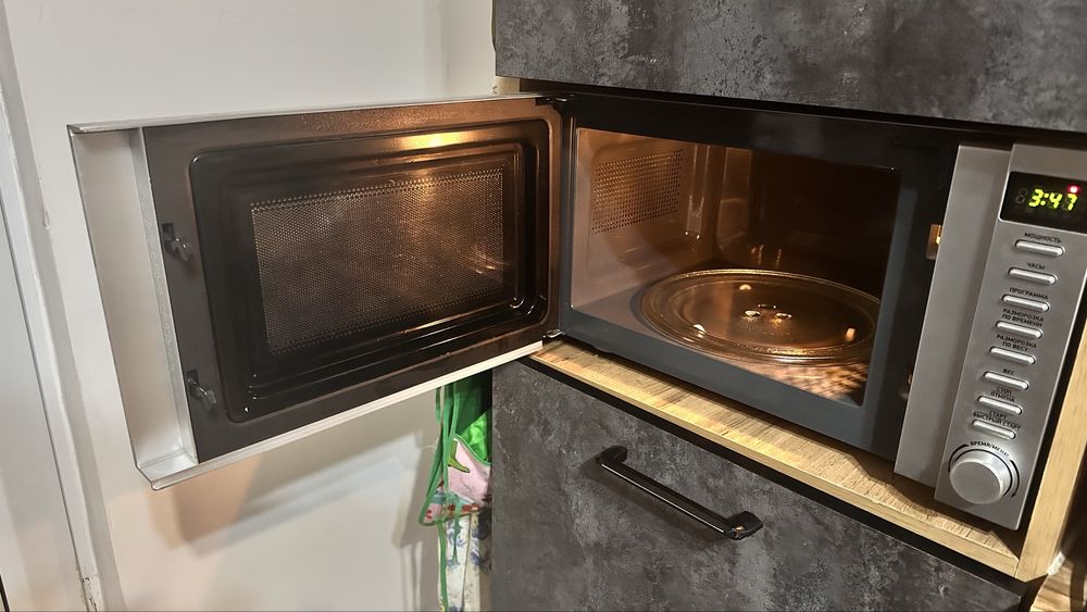 Продаю микроволновую печь