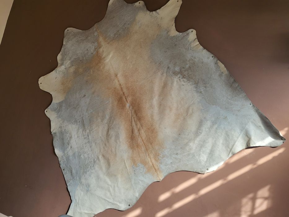 Продавам кожа килим