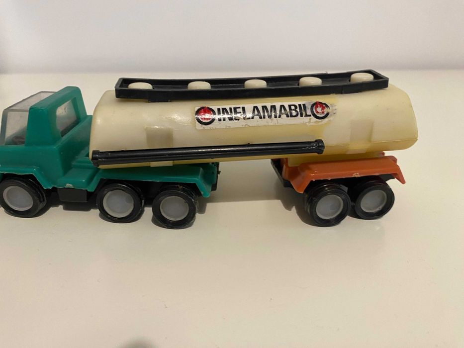 Jucarie romaneasca comunista CISTERNA TIR FAUR