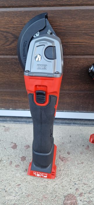 Milwaukee autofiletanta, polizor pe acumulatori