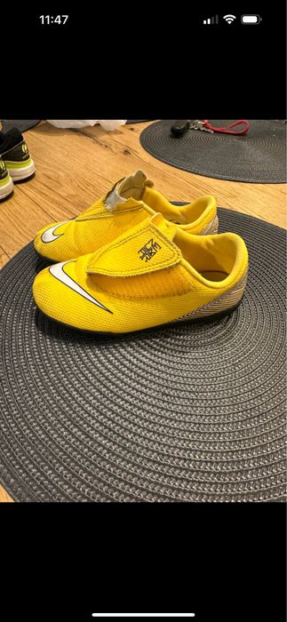 Nike mar 27 cu 2 defecte