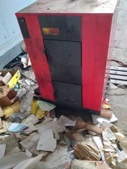 2 centrale  una pe ulei ars si pe lemne de 80 kw si wismman de 35kw