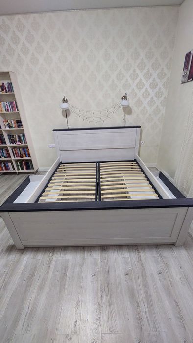 Продаю кровать 180×200 без матраса. Цена 100000