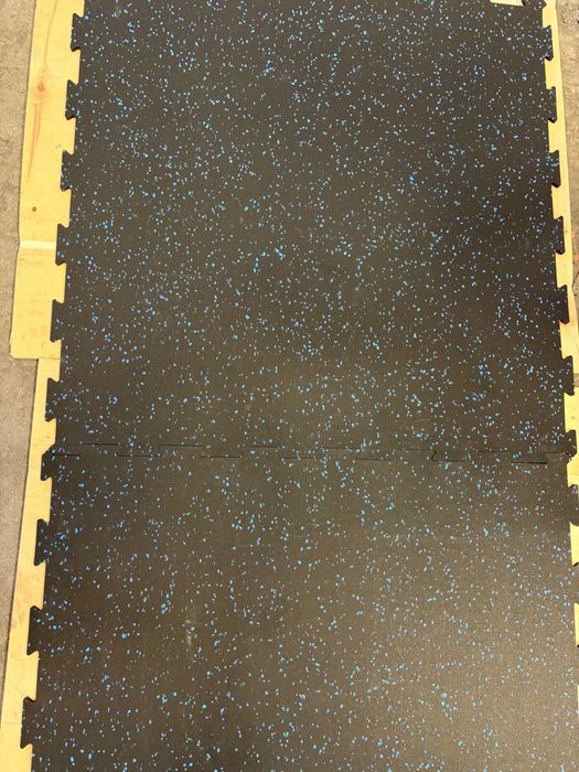 Pardoseala cauciuc PREMIUM puzzle Fitness 1000x1000x8 mm + 15% EPDM