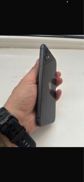 Продам айфон 11.