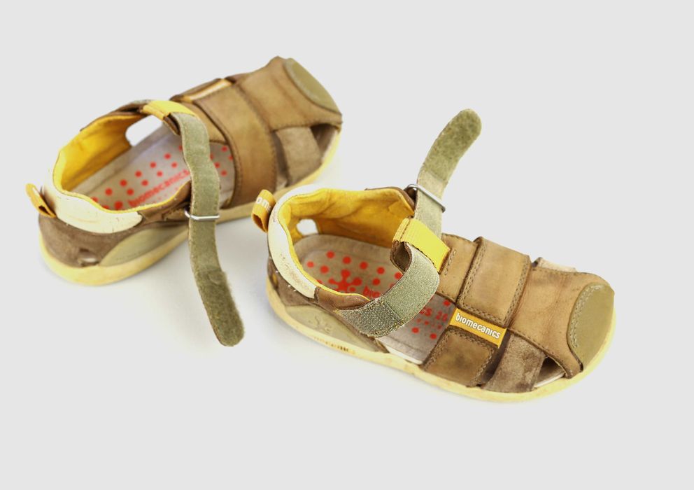 Разкошни и леки кожени сандали на марката Biomekanics.