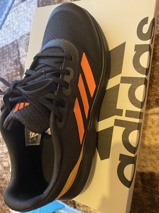 Нови маратонки adodas