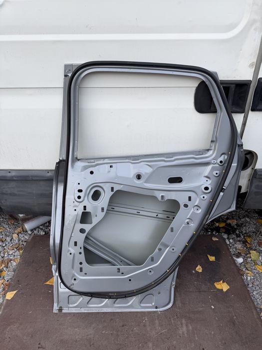 Врата Ford Kuga 2020 год.-