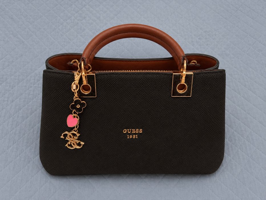 Дамска чанта Guess
