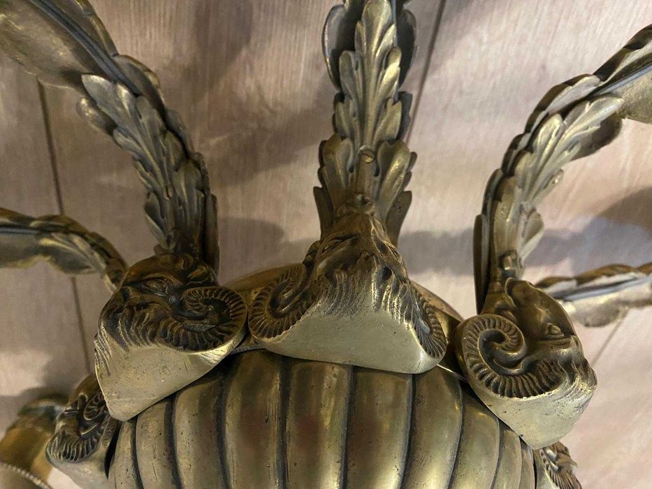 Lampă frumoasă din cupru, bronz, cu simboluri Bacchus. model deosebit,