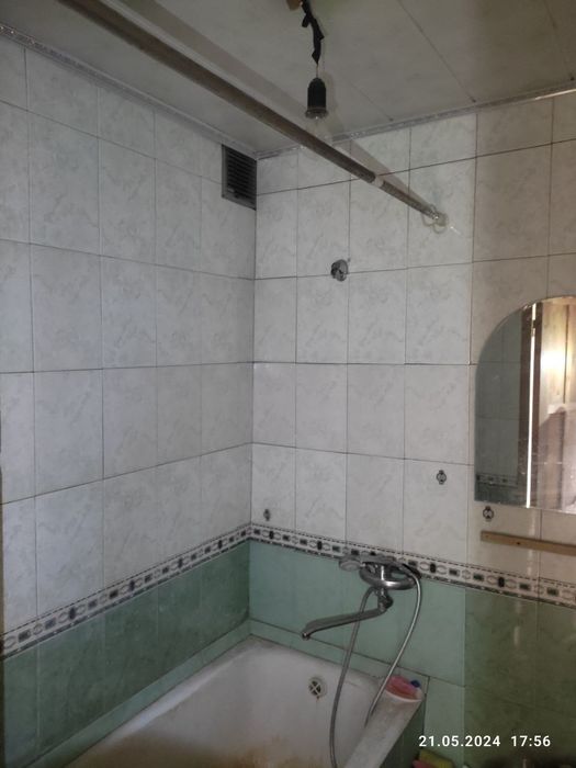 Тошкент ш. Олмазор туман, Қорақамиш 2/4 да 5 хонали квартира сотилади