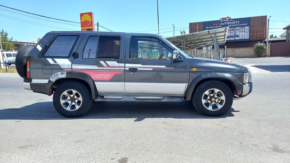 Ниссан Террано 1995 года