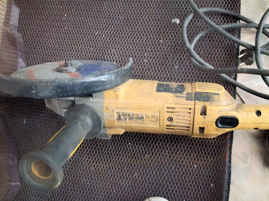 Болгарка DeWalt 230дд