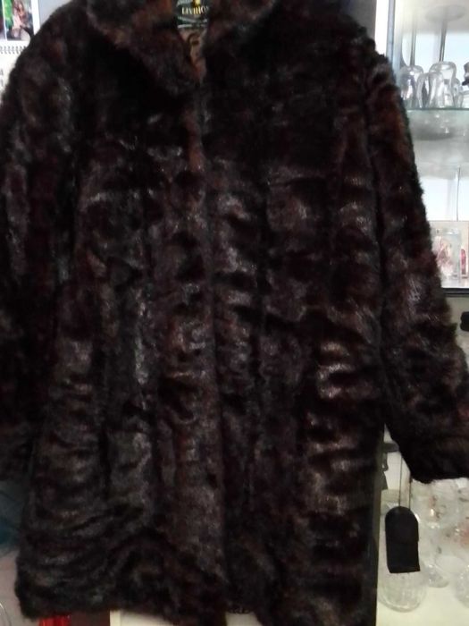 Зимно палто от еко кожа с косъм