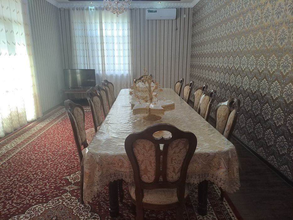 Стол 12 стули билан