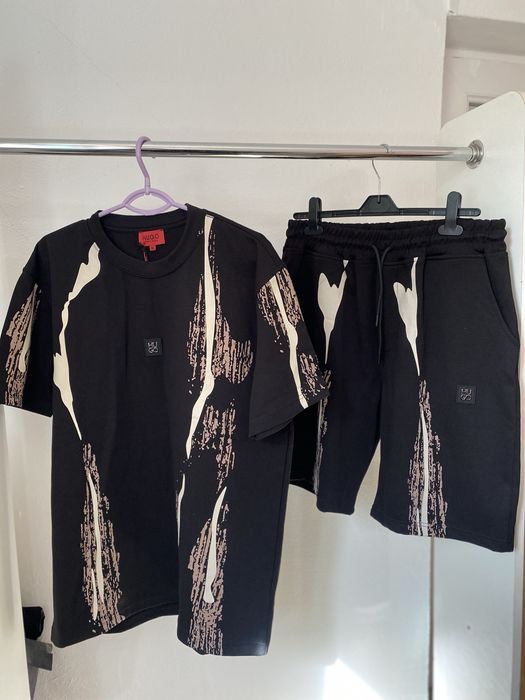 Compleu bărbați Hugo Boss negru cu imprimeu mărimea XL Nou cu etichetă