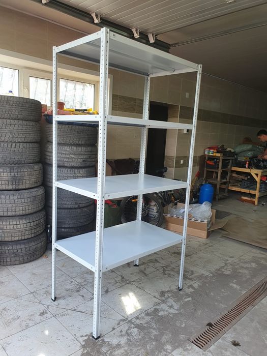 Универсальные стеллажи