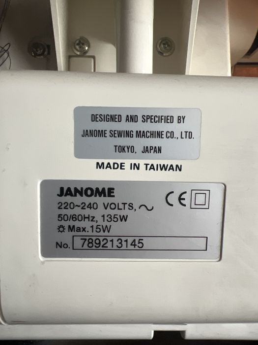 Продам оверлог, писать на вацап.