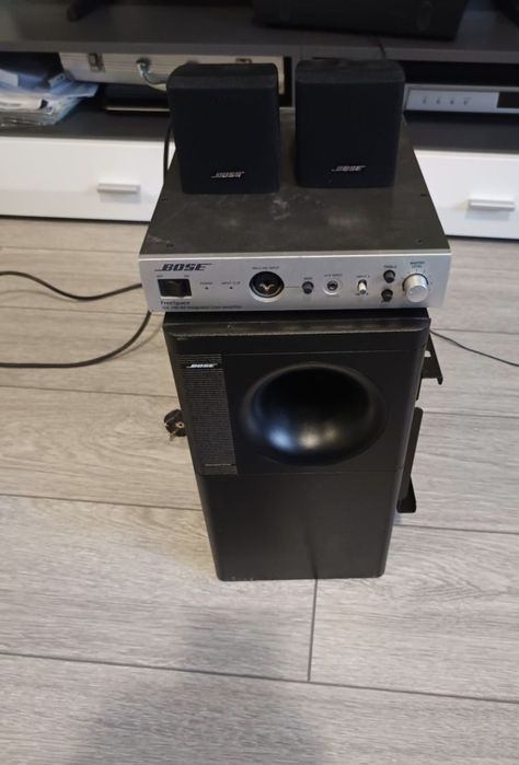 Subwoofer și sateliți bose