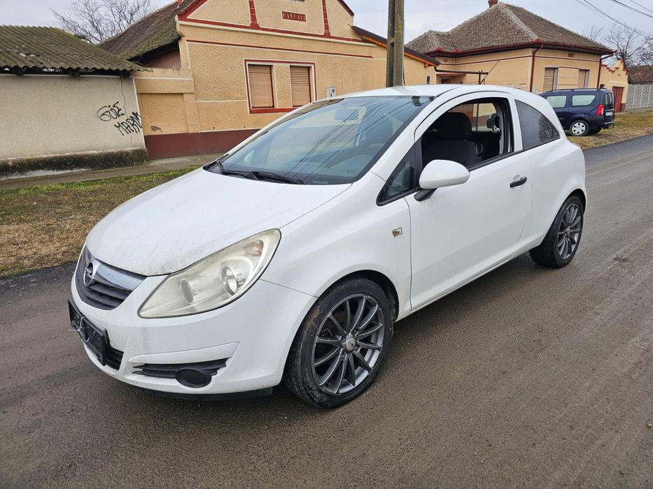 Dezmembrez opel corsa d 2010 e5