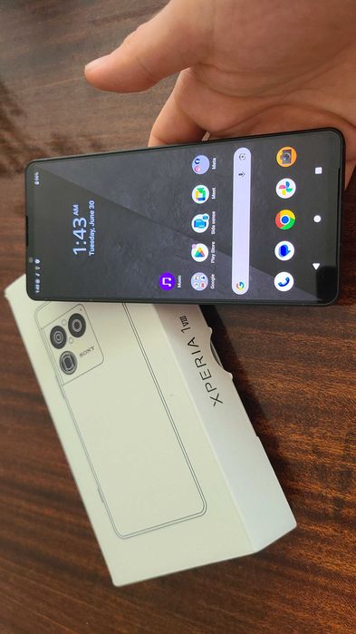 Sony Xperia 1 VIII глобален с e-sim, Android auto, меню на български 2 години гаранция