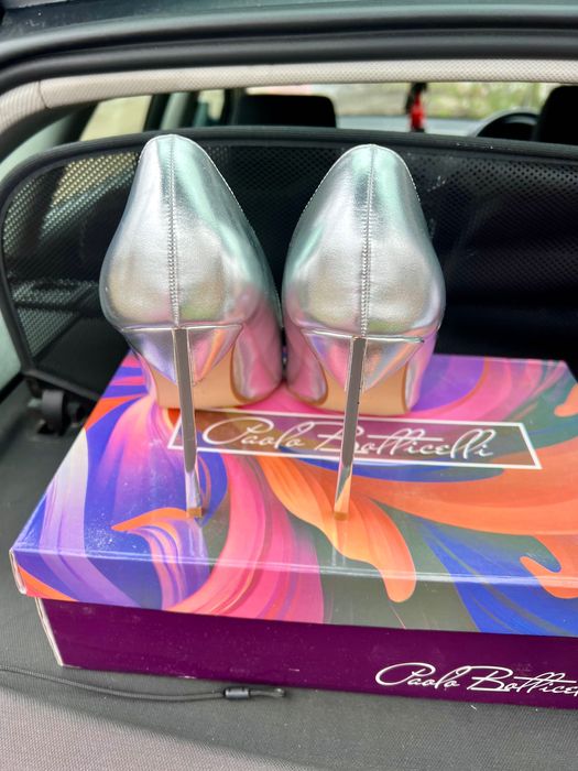 Токчета в цвят сребро