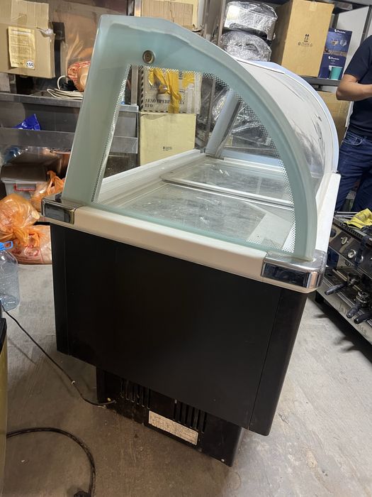 Ветринный холодильник