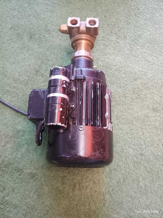Pompa rotativa volmetrica cu motor